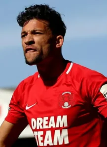 Macauley Bonne